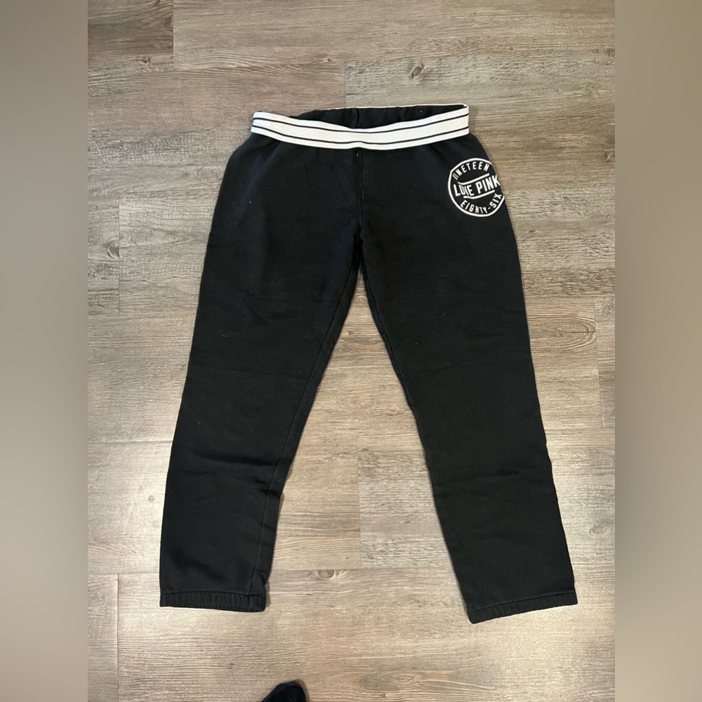 VS Pink cropped sweatpants